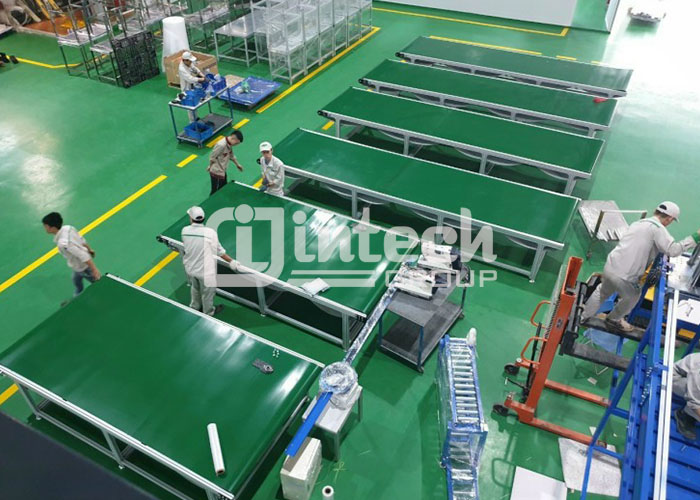Băng tải PVC: là loại băng tải được sản xuất từ chất liệu nhựa dẻo tổng hợp Poly Vinyl Clorua 