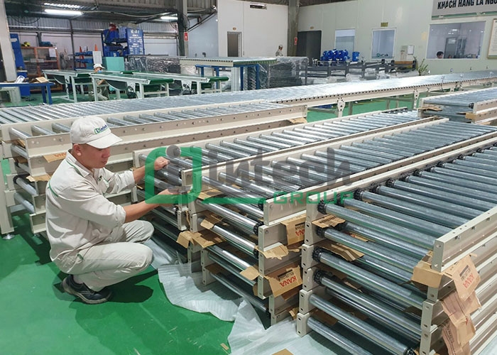 Băng tải con lăn: là giải pháp tối ưu để vận chuyển các dòng sản phẩm có bề mặt đáy cứng 